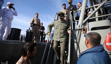 تصاویر/ تحویل دهی ناو موشک انداز سپر به نیرو دریایی ارتش توسط وزارت دفاع
