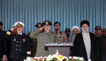 تصاویر/ تحویل دهی ناو موشک انداز سپر به نیرو دریایی ارتش توسط وزارت دفاع
