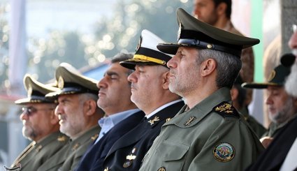 تصاویر/ تحویل دهی ناو موشک انداز سپر به نیرو دریایی ارتش توسط وزارت دفاع
