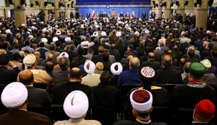 دیدار مسئولان نظام و میهمانان کنفرانس وحدت اسلامى‌ با رهبر انقلاب

