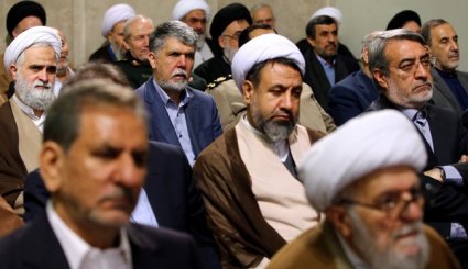 دیدار مسئولان نظام و میهمانان کنفرانس وحدت اسلامى‌ با رهبر انقلاب

