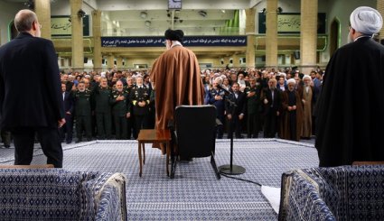 دیدار مسئولان نظام و میهمانان کنفرانس وحدت اسلامى‌ با رهبر انقلاب

