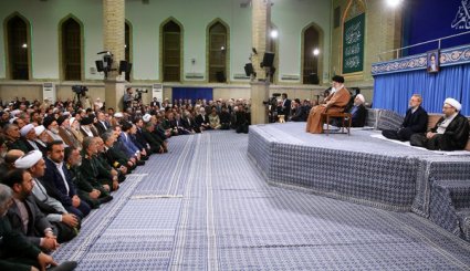 دیدار مسئولان نظام و میهمانان کنفرانس وحدت اسلامى‌ با رهبر انقلاب

