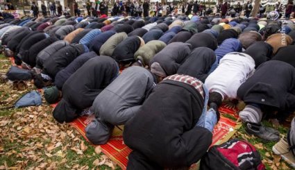 اقامه نماز جمعه در مقابل کاخ سفید