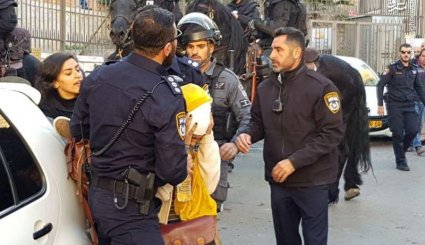 تعرض سربازان اسرائیلی به زنان فلسطینی + تصاویر