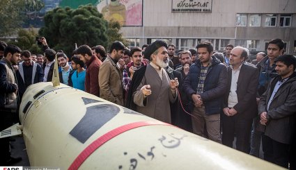 تصاویر/ نمایش موشک بالستیک «ذوالفقار» در دانشگاه امیرکبیر
