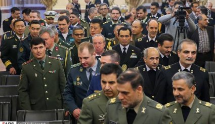  دیدار وابستگان نظامی خارجی مقیم تهران با دریادار خانزادی
