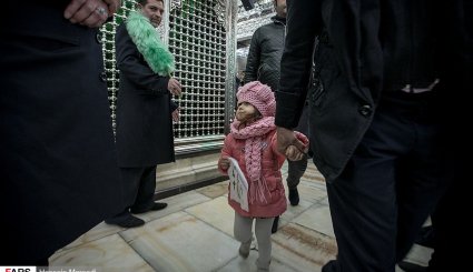 تصاویر/ غبار روبی ظریح مطهر حضرت عبدالعظیم حسنی (ع)

