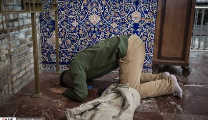 تصاویر/ غبار روبی ظریح مطهر حضرت عبدالعظیم حسنی (ع)

