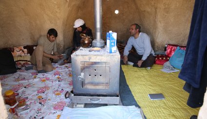 ساخت کپر در مناطق زلزله زده سرپل‌ذهاب
