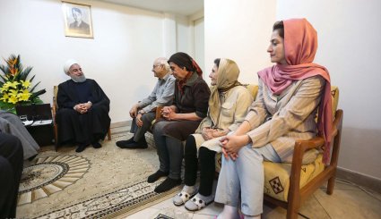 دیدار رئیس جمهور با خانواده شهید ادوین شاهمیریان
