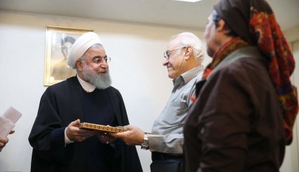 دیدار رئیس جمهور با خانواده شهید ادوین شاهمیریان
