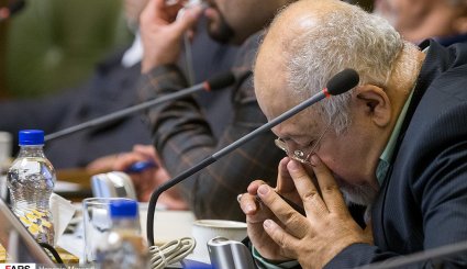 حضور اسقف اعظم ارامنه تهران در شورای شهر

