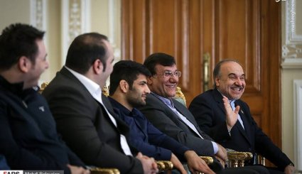  تقدیر لاریجانی از قهرمانان وزنه برداری