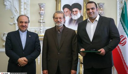  تقدیر لاریجانی از قهرمانان وزنه برداری