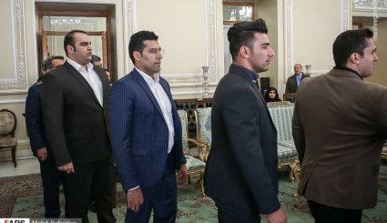  تقدیر لاریجانی از قهرمانان وزنه برداری