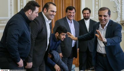  تقدیر لاریجانی از قهرمانان وزنه برداری