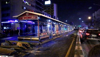 تخریب اموال عمومی توسط اغتشاشگران
