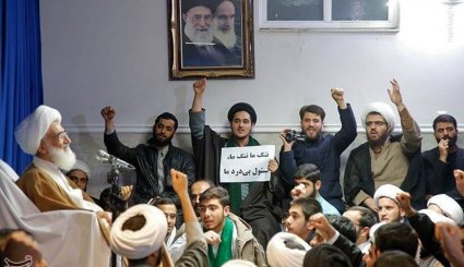 اجتماع طلاب و دیدار با آیت‌الله نوری همدانی
