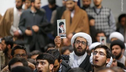 اجتماع طلاب و دیدار با آیت‌الله نوری همدانی