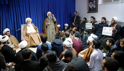 اجتماع طلاب و دیدار با آیت‌الله نوری همدانی