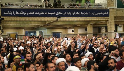 تصاویر/ دیدار هزاران نفر از مردم قم با رهبر انقلاب
