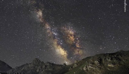زیبایی‌های آسمان ارومیه در شب
