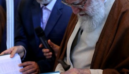 بازدید رهبر معظم انقلاب از سی‌ویکمین نمایشگاه کتاب تهران + تصاویر