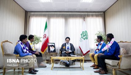 عکس/ دیدار وزیر اطلاعات با چهار ملوان آزادشده از دست دزدان دریایی سومالی