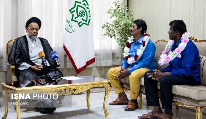 عکس/ دیدار وزیر اطلاعات با چهار ملوان آزادشده از دست دزدان دریایی سومالی