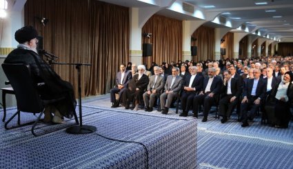 تصاویر دیدار رهبر معظم انقلاب با مسئولان وزارت خارجه