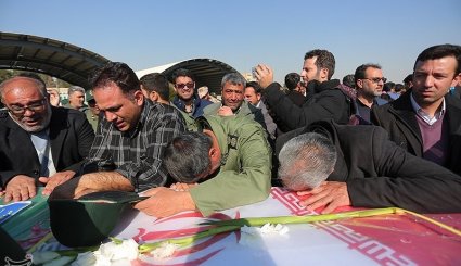 تصاویری تکان دهنده از انتظار خانواده های شهدای عملیات تروریستی زاهدان