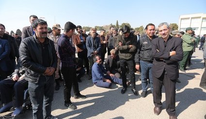 تصاویری تکان دهنده از انتظار خانواده های شهدای عملیات تروریستی زاهدان