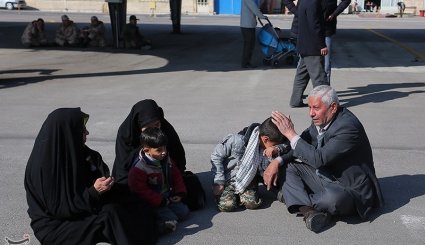 تصاویری تکان دهنده از انتظار خانواده های شهدای عملیات تروریستی زاهدان