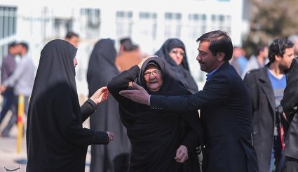 تصاویری تکان دهنده از انتظار خانواده های شهدای عملیات تروریستی زاهدان