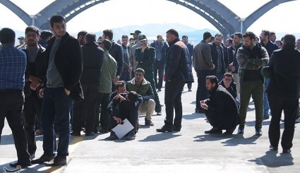 تصاویری تکان دهنده از انتظار خانواده های شهدای عملیات تروریستی زاهدان