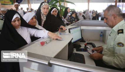 عکس| بازگشت نخستین گروه از حجاج ایرانی