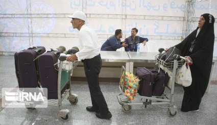 عکس| بازگشت نخستین گروه از حجاج ایرانی