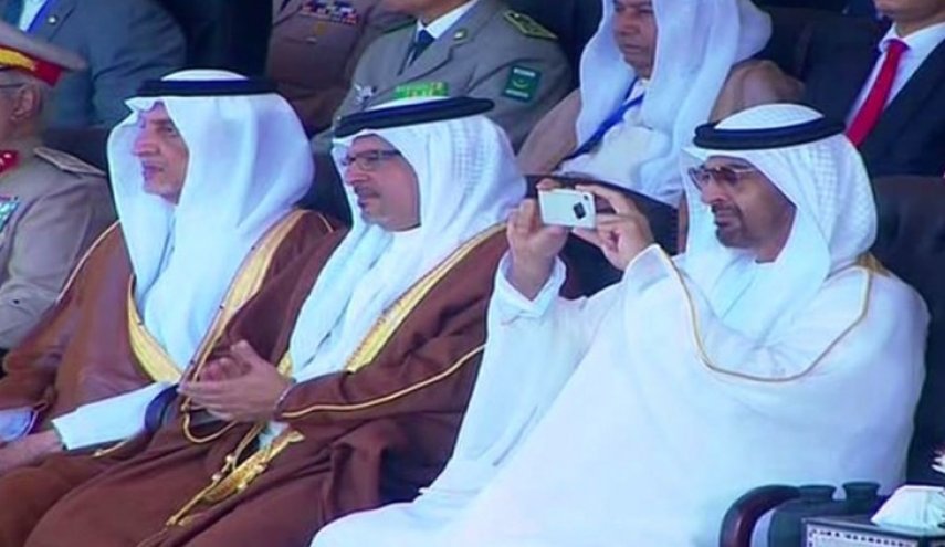 عکس؛ رفتار عجیب ولیعهد ابوظبی در مصر