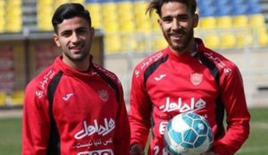 مهاجم فصل قبل پرسپولیس آبی‌پوش شد