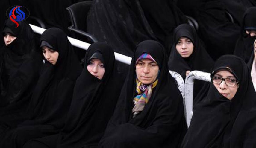 دختر روحانی در مراسم تنفیذ پدرش + عکس