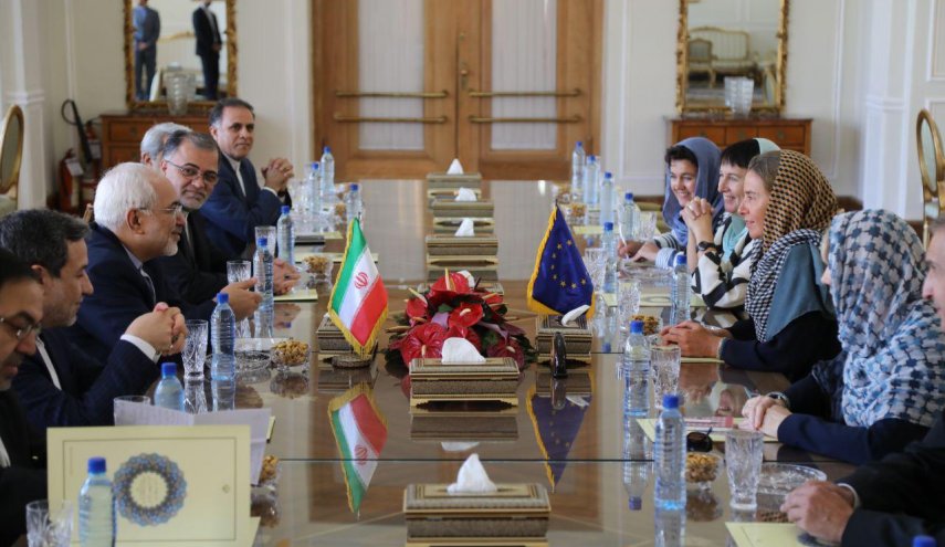 ظریف: ترامپ تلاش می‌کند به هزینه ایران برجام را از بین ببرد
