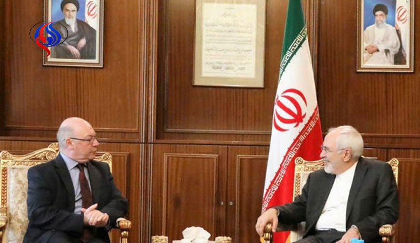 اولین واکنش معاون وزیر خارجه انگلیس پس از بازگشت از تحلیف+ عکس