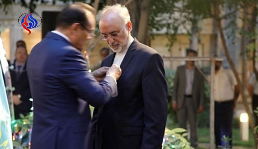 رئیس جمهور قزاقستان به صالحی نشان افتخار اهدا کرد