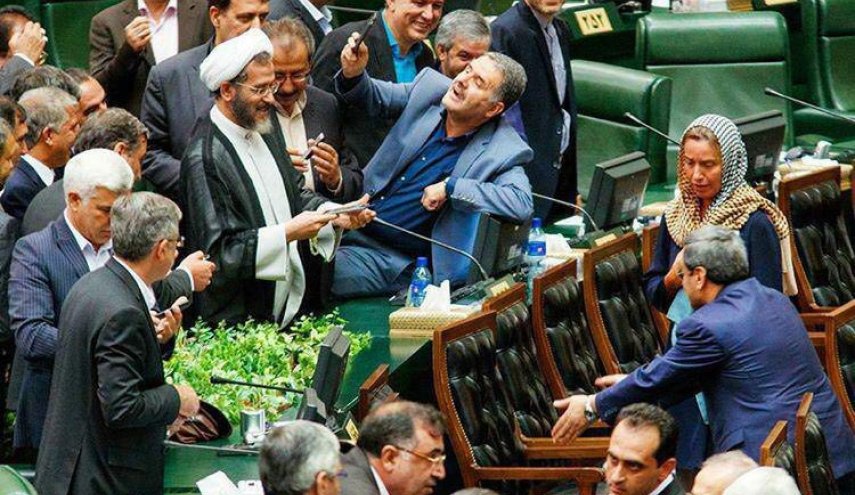 کنایه فرمانده کل سپاه به سلفی نمایندگان با موگرینی