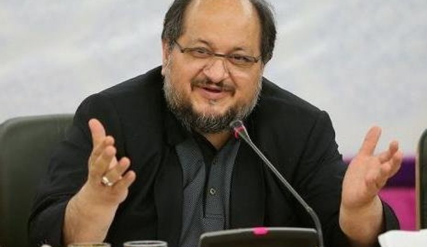 شریعتمداری: مکلفیم کیک اقتصادی کشور را بزرگ‌تر کنیم