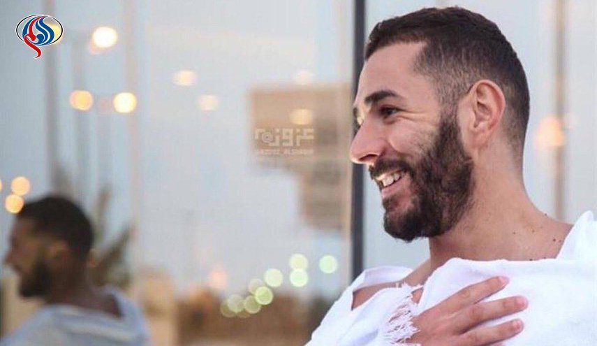 کریم بنزما با لباس احرام در مراسم حج + عکس