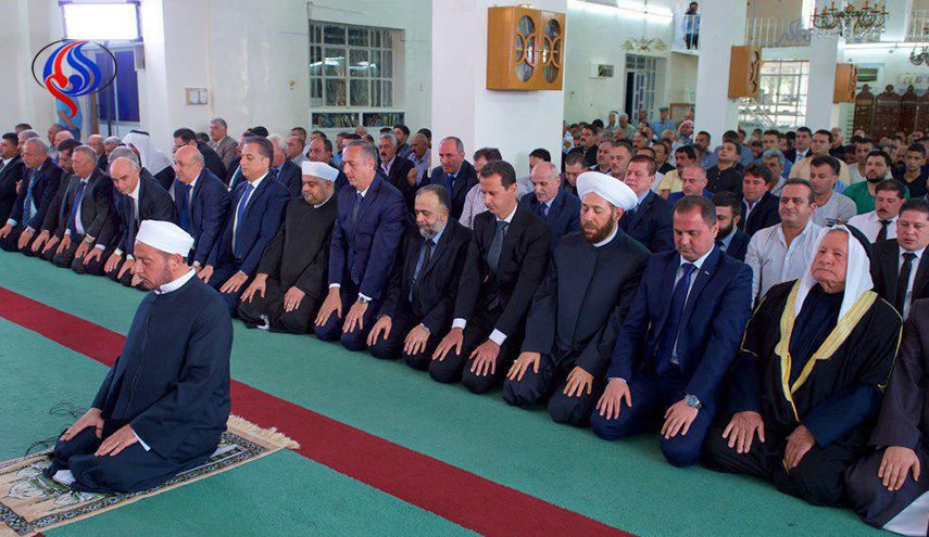 حضور بشار اسد در قلمون برای نماز عید + عکس