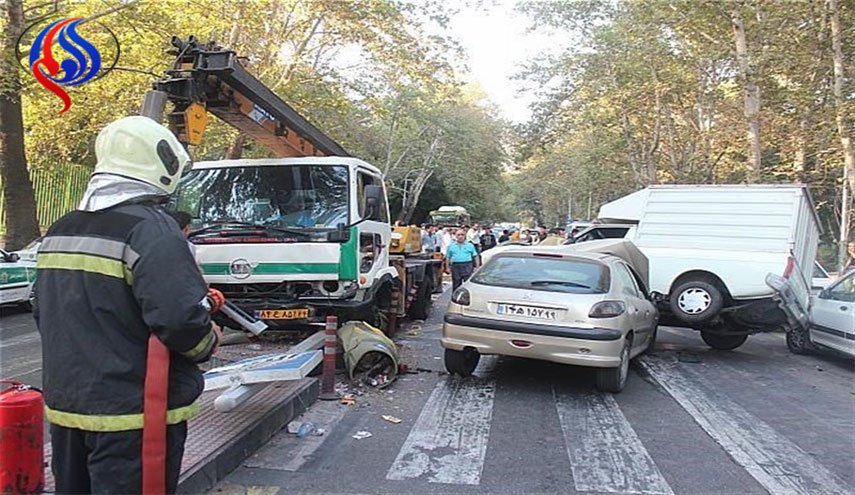 تصادف جرثقیل با ۹ خودرو در پاسداران تهران 
