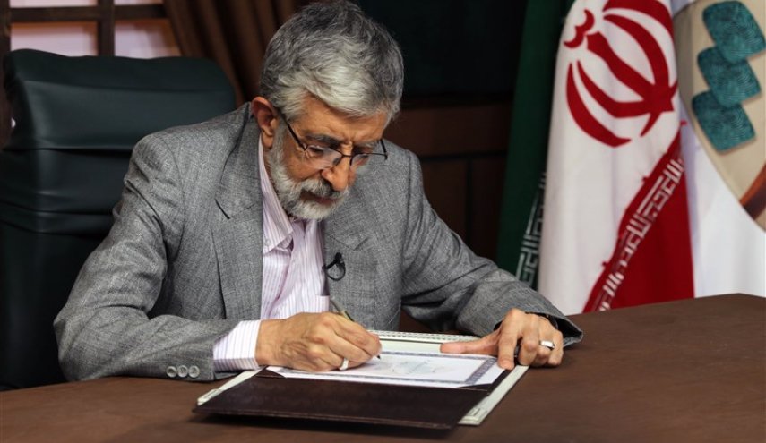 احمدی‌نژاد رایانه‌ای است که نرم‌افزارش را نمی‌دانیم/حقوق من ۸ میلیون و ۱۰۰ هزار تومان است